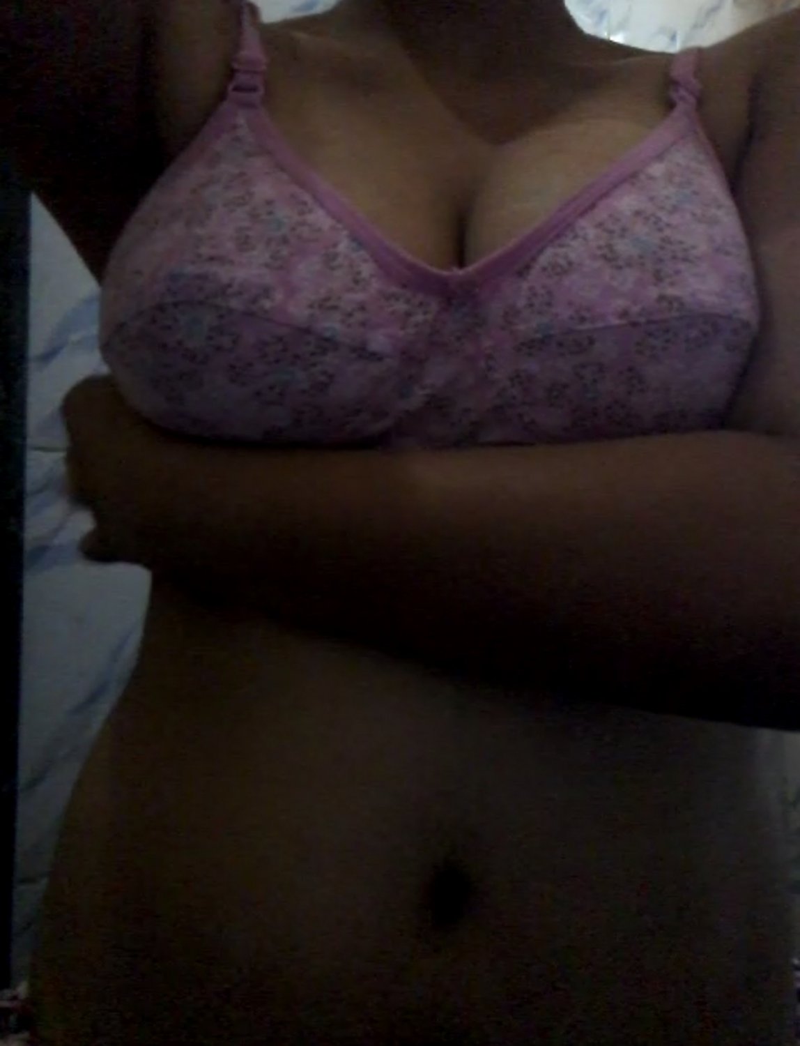 Leaked Desi Girl Riya Boobs Showing teasing boobs pressing