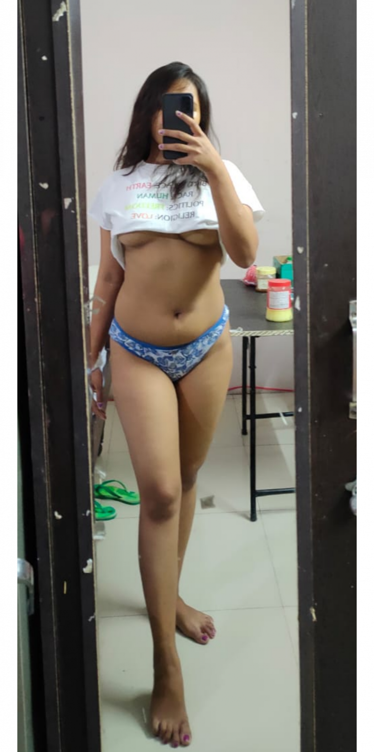 Indian Girlfriend Topless - Indian girl nude selfies leaked 2023 - Porn - EroMe