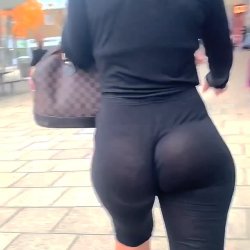 The perfect candid big booty