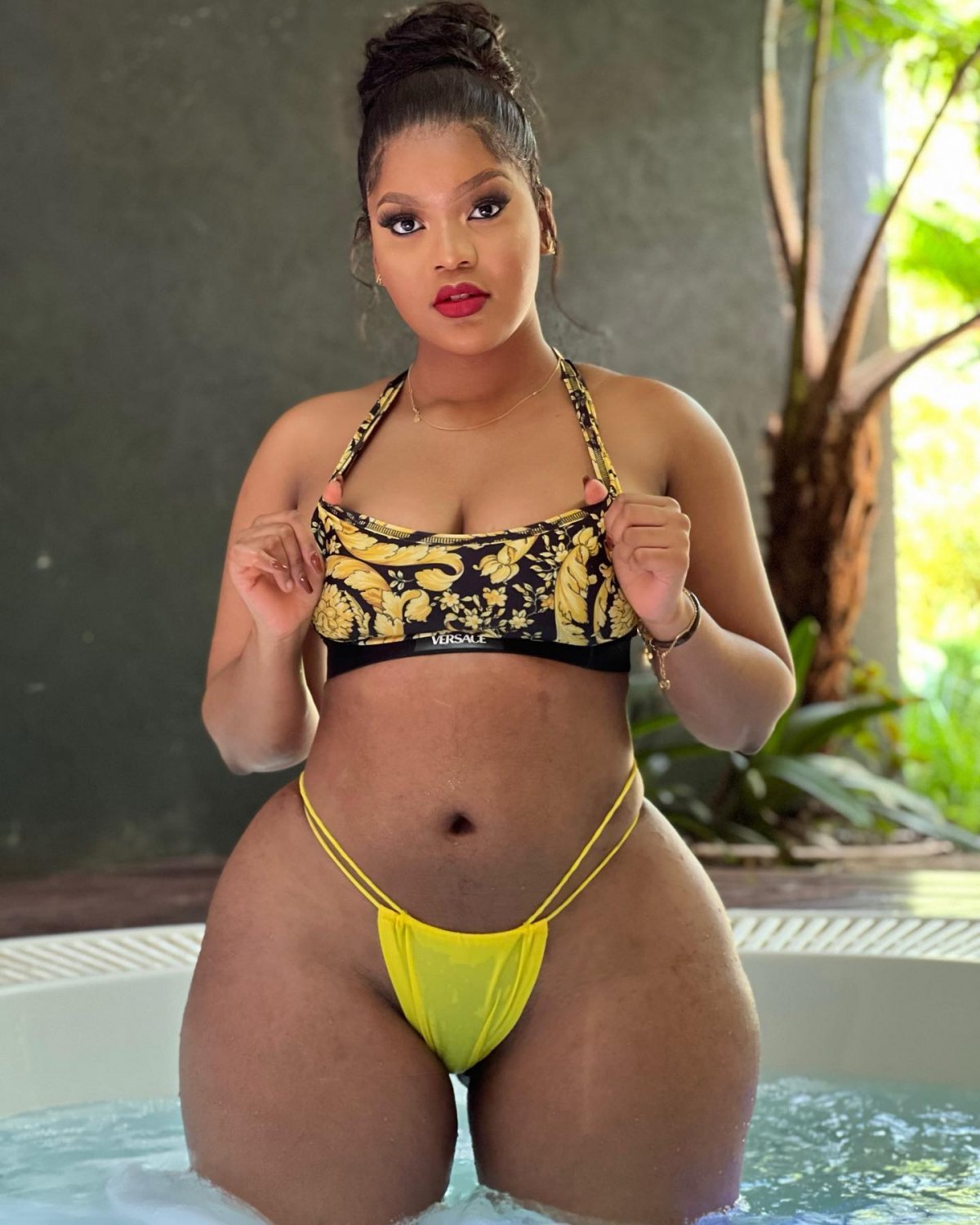 Beverly Tlhako from South Africa  πΏπ¦ #cLYld2HF