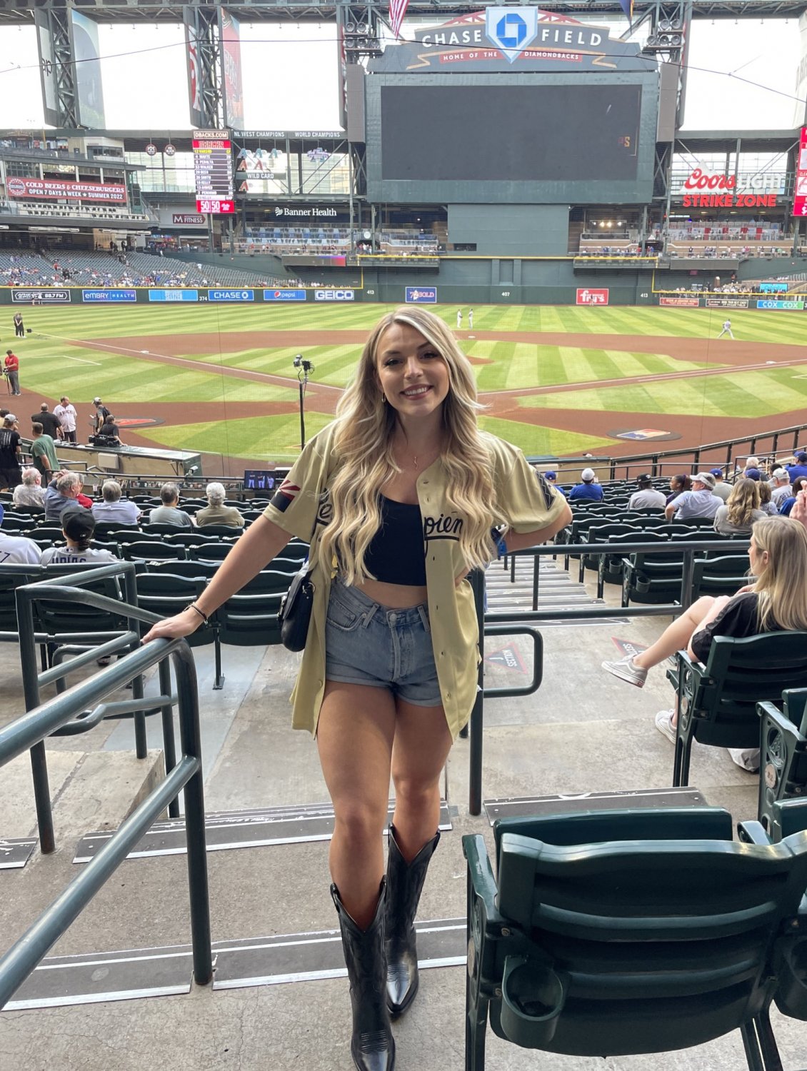 I wonder if her boyfriend knows his girlfriend is a webslut now. Fucking whore #0rwU99sQ