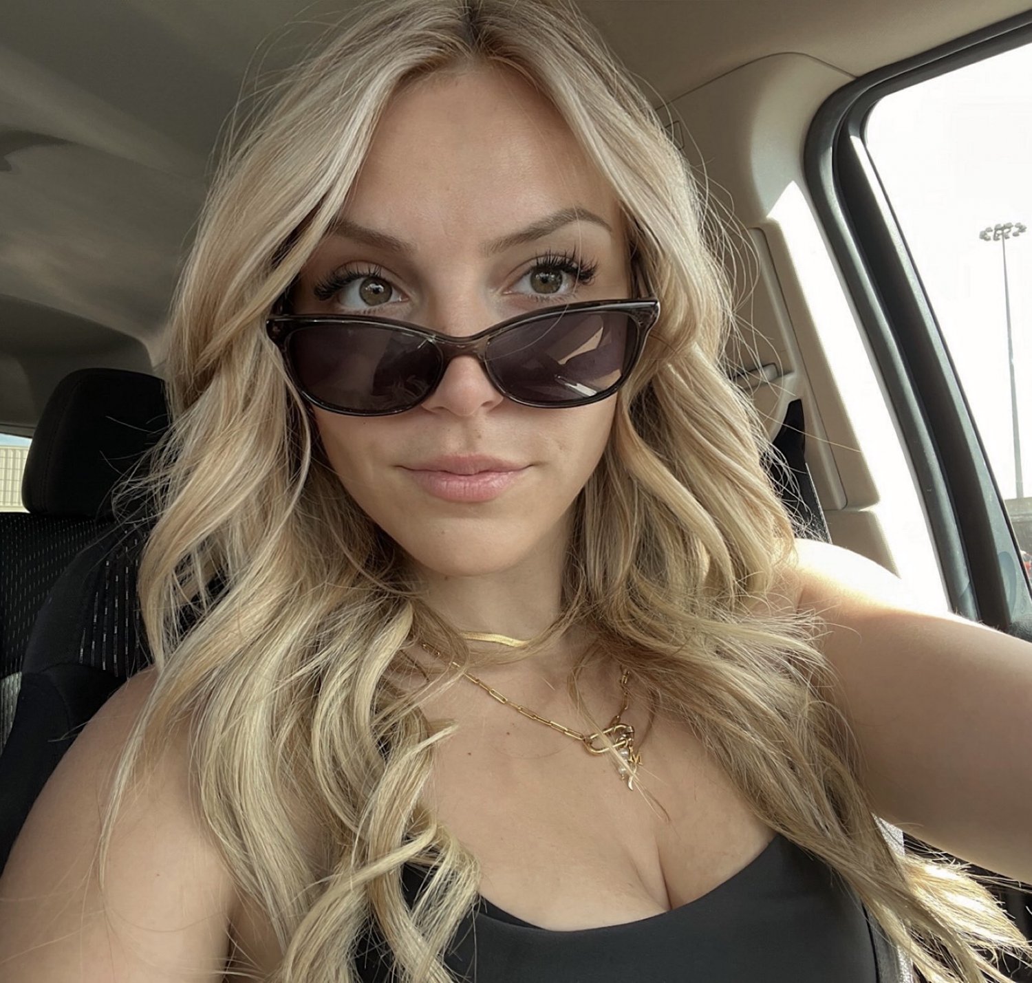 I wonder if her boyfriend knows his girlfriend is a webslut now. Fucking whore #5Uk4ICvx