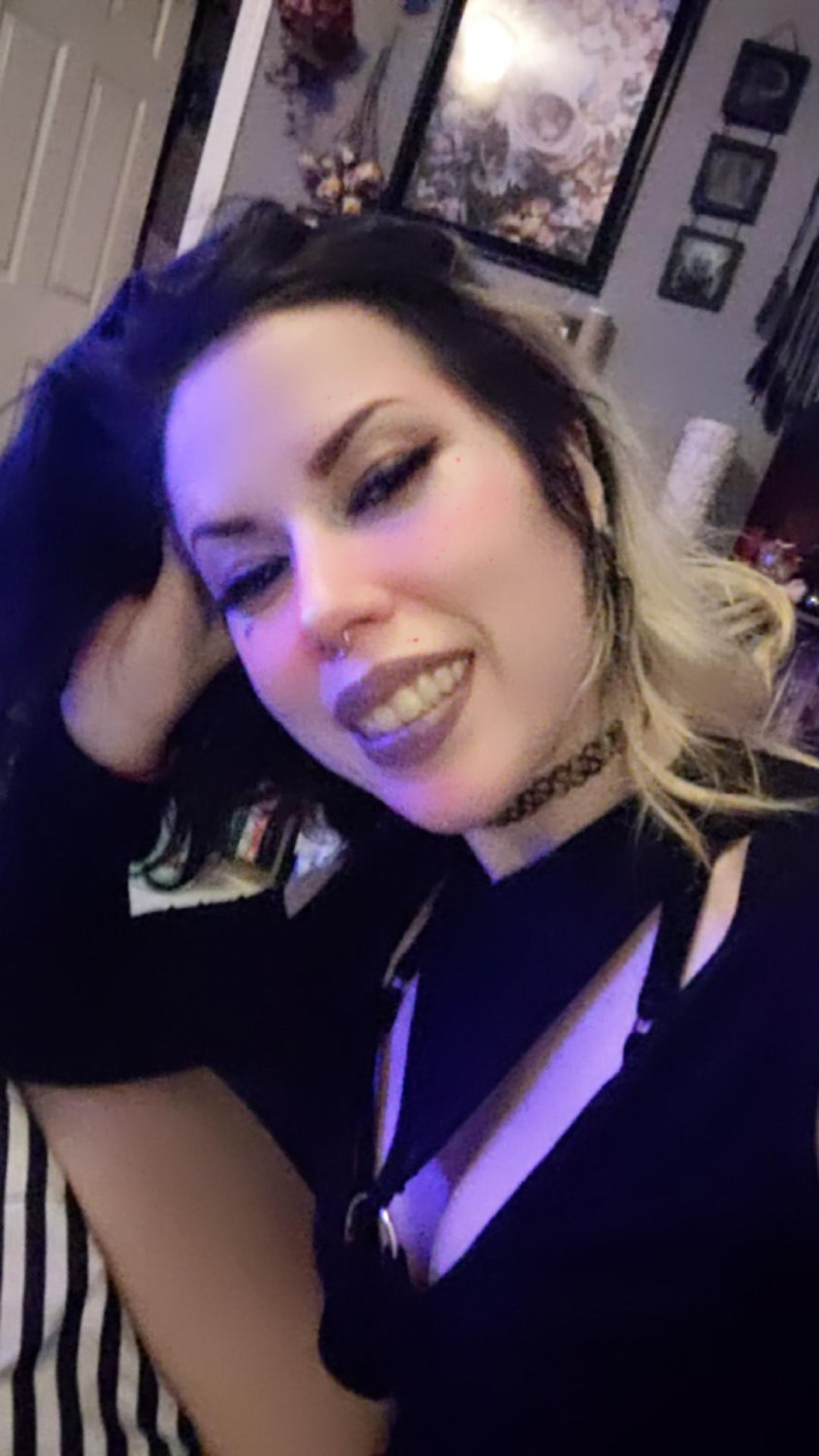 Goth slut #tk6mFxRp