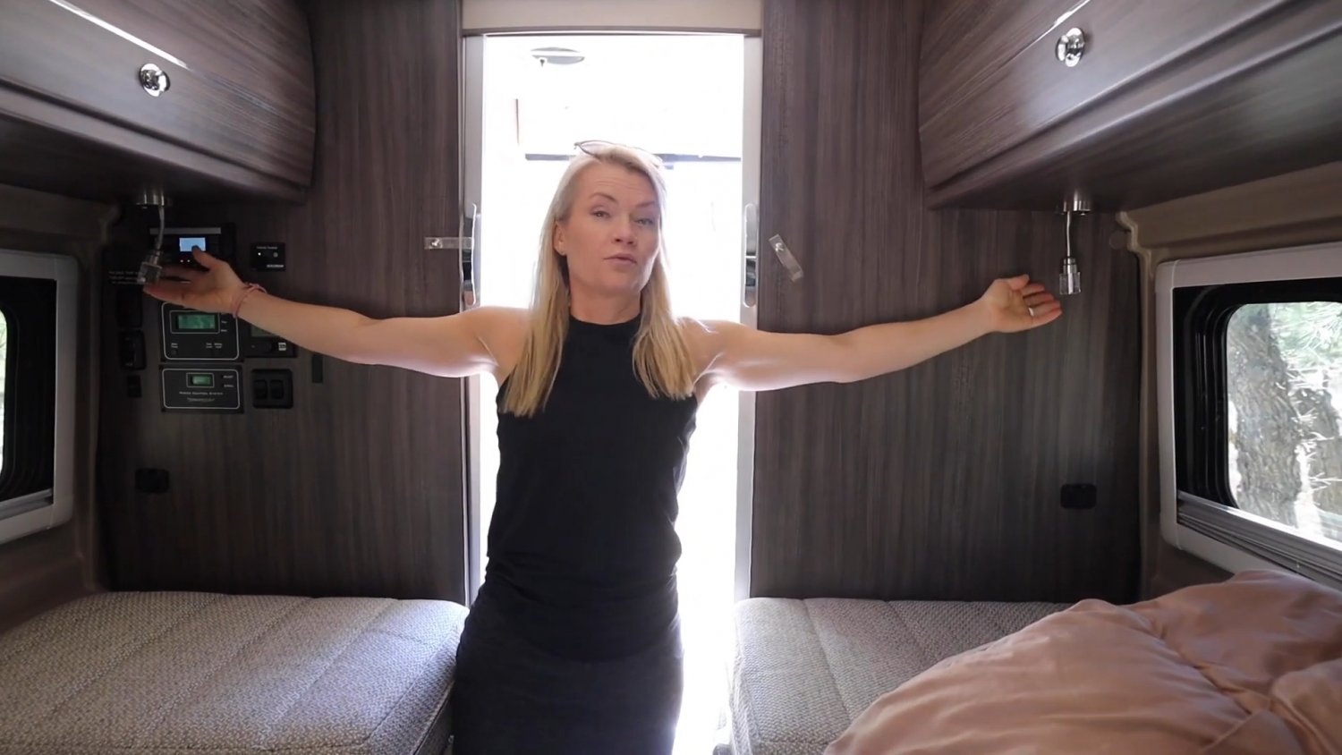 MILF YouTuber Trish Leach 5/3 #6EIw3PqZ