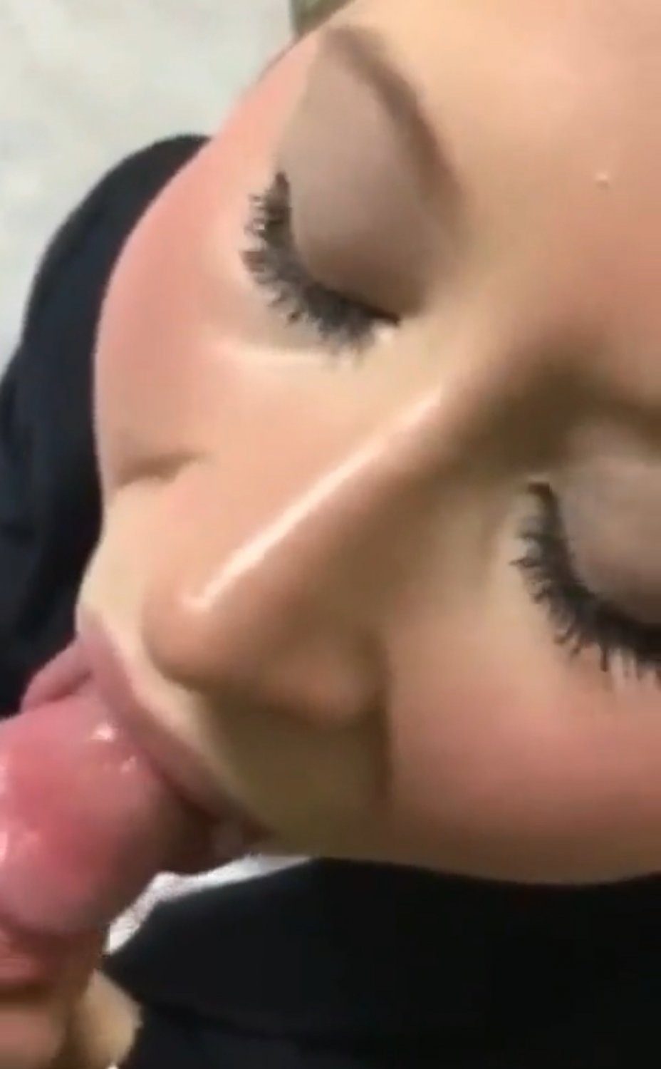 Flight attendant swallows #o2e4C4al