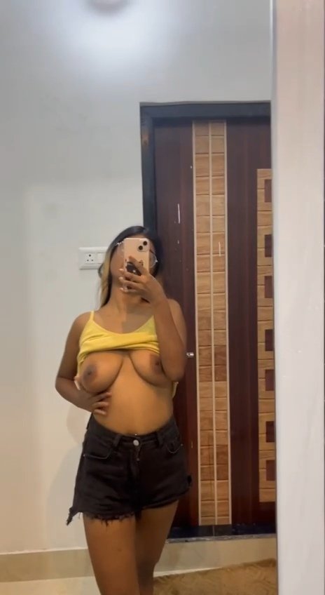 Desi Indian Instagram Tiktok Influencer Sexy Slim Cute Girlfriend Big Boobs Show Smiling Full Nude & #BtUI5Jkl